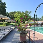 Borgo San Luigi Hotel 4*