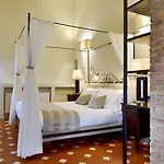Borgo San Luigi Hotel 4*