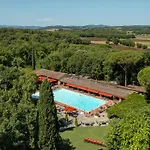 Borgo San Luigi Hotel 4*