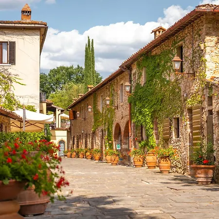 Borgo San Luigi Hotel 4*