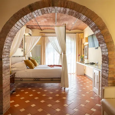 Borgo San Luigi 4*