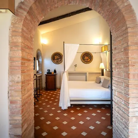 מלון Borgo San Luigi 4*