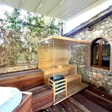 Borgo San Luigi 4*