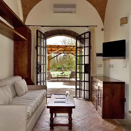 Отель Borgo San Luigi