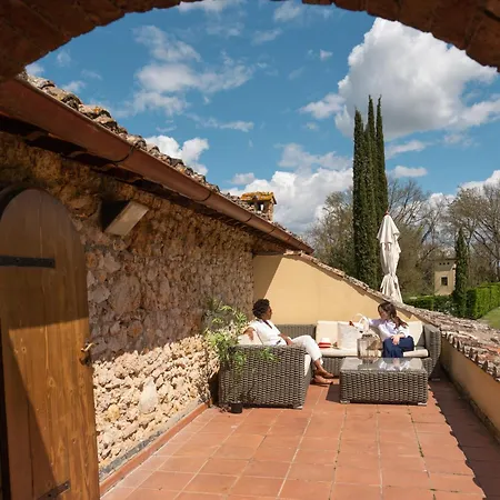 Borgo San Luigi Монтериджиони