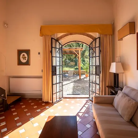 Borgo San Luigi Отель Монтериджиони
