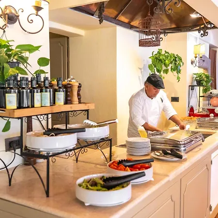 Borgo San Luigi Отель 4*