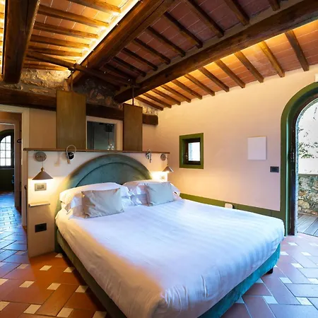 Borgo San Luigi 4*