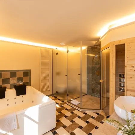 Borgo San Luigi Монтериджиони